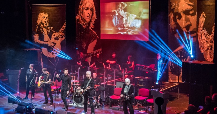 Turn & Face the Strange – Hull New Theatre