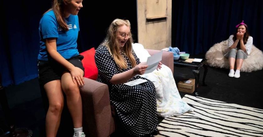 Di, Viv and Rose – Altrincham Garrick Studio